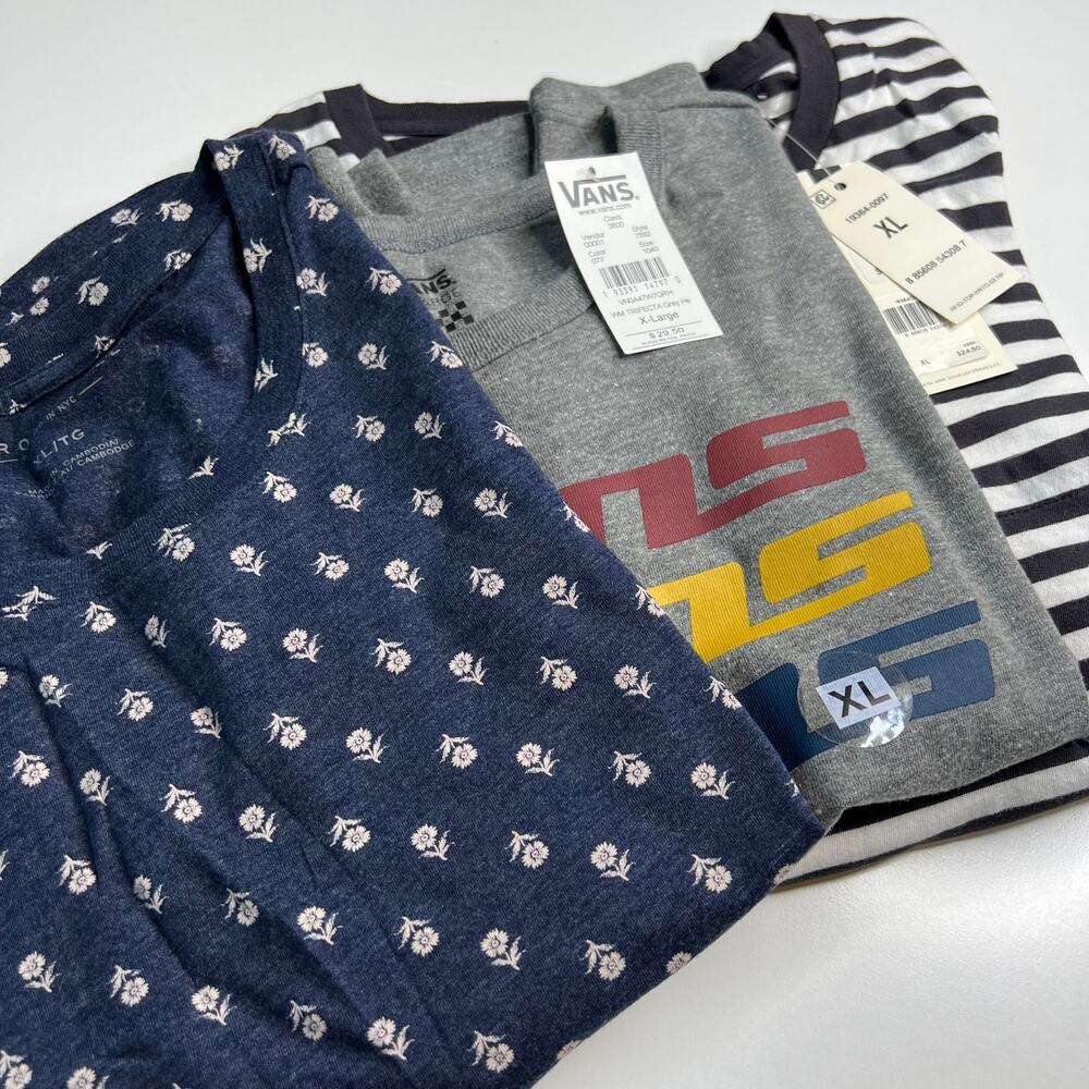 Vans / Levi's NWT Bundle of Three Crewneck Casual T-Shirts Streetwear Size XL